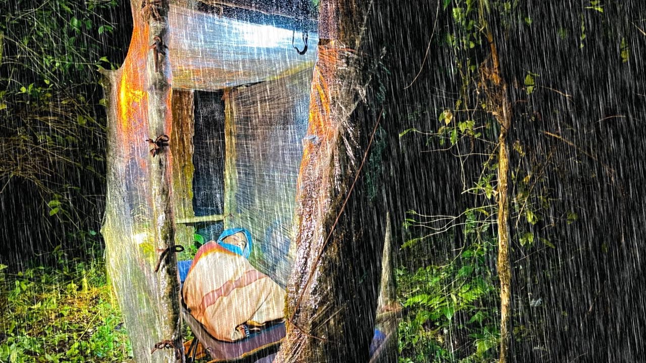SOLO CAMPING IN HEAVY RAIN - BUILD TRANSPARENT SHELTER USING PLASTIC ...
