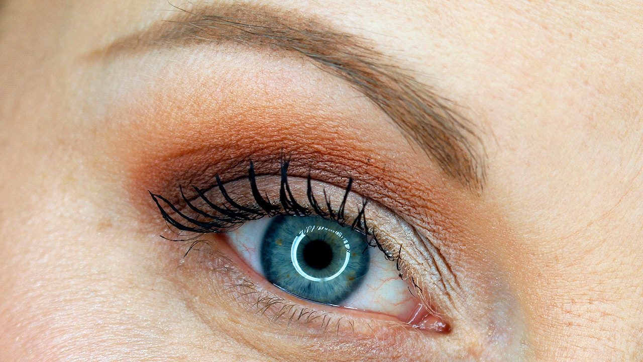 Eyeshadow Application Basics for Hooded Lids | Makeup Your Mind - YouTube
