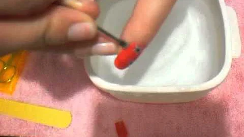 Como tirar cola de cílios da pele?