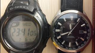 1 full minute of two radio controlled (atomic) watches in sync - Digital vs Analogue