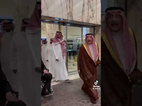 الأمير محمد بن ناصر أمير جازان سابقا مستقبل ا أخيه الأمير سلطان بن ناصر بعدرحلته العلاجية شفاه الله
