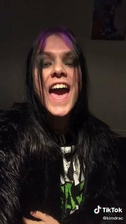 I kissed a girl Kim Dracula