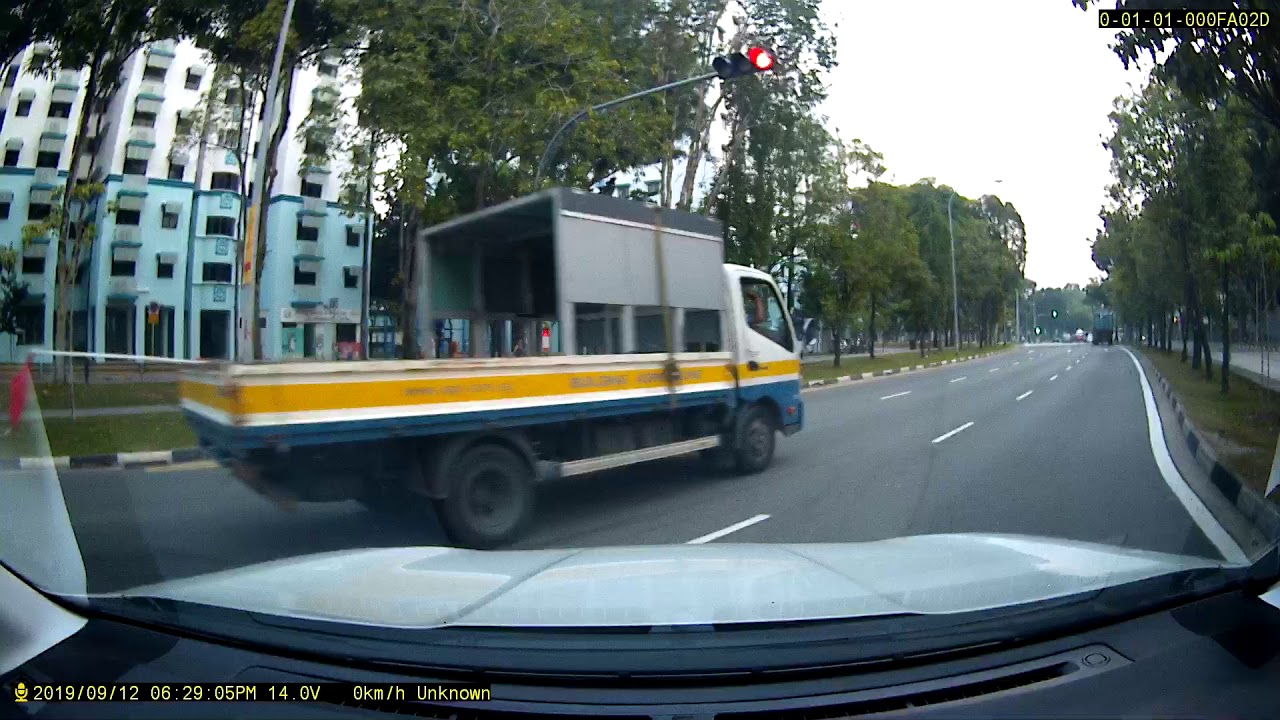 Did the lorry beat the red light at T-Junction? - YouTube