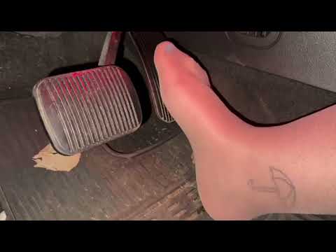 Girl Revving Hard In Nylons