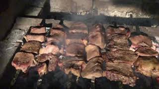 Шашлык из говяжьего языка, под сливочно чесночным соусом.За уши не оттянешь✊ Шашлык из говяжьего языка, под сливочно чесночным соусом.За уши не оттянешь✊