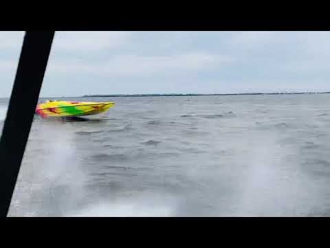 30ft Spectra blow by in a chop!