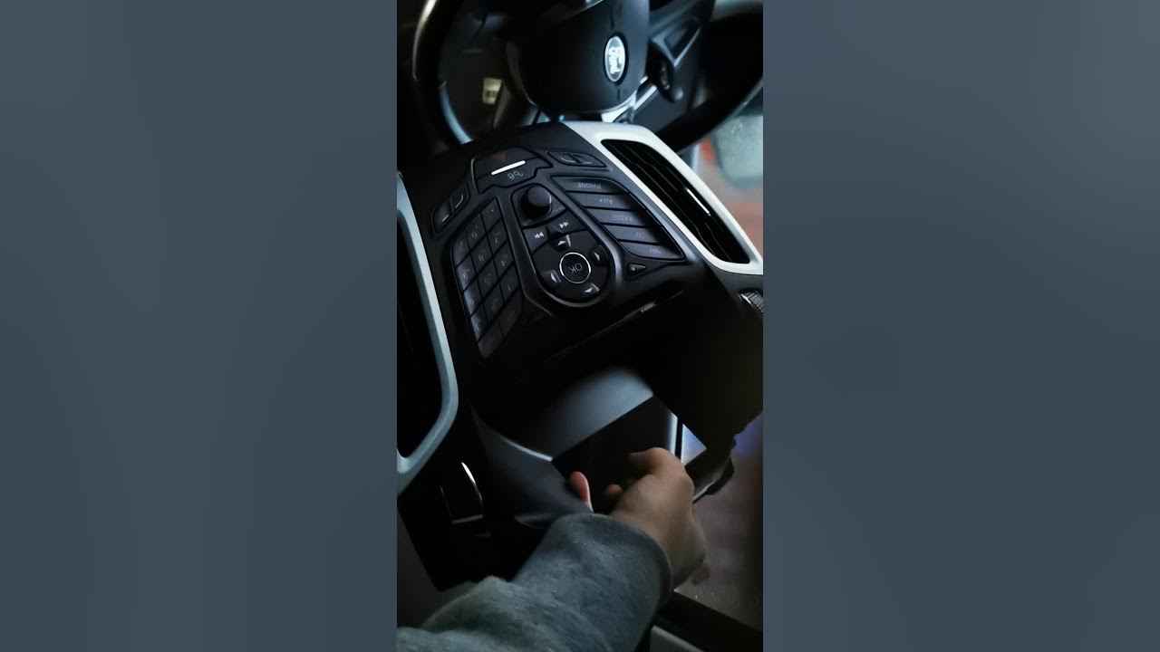 2012 FORD FOCUS radio display unit not working properly. Any ideas