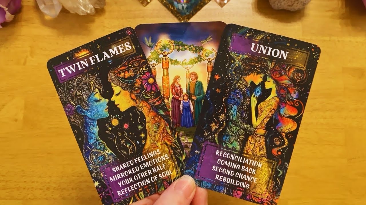 SOMEONE IS COMING BACK TO REUNITE WITH YOU! 💖  EVERYONE KNOWS THEY LOVE YOU  🥰 [LOVE READING]