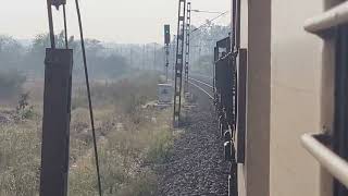 09627 Ajmer-Solapur Exp Skipping Kamshet With Chugging Hard Alco Twins
