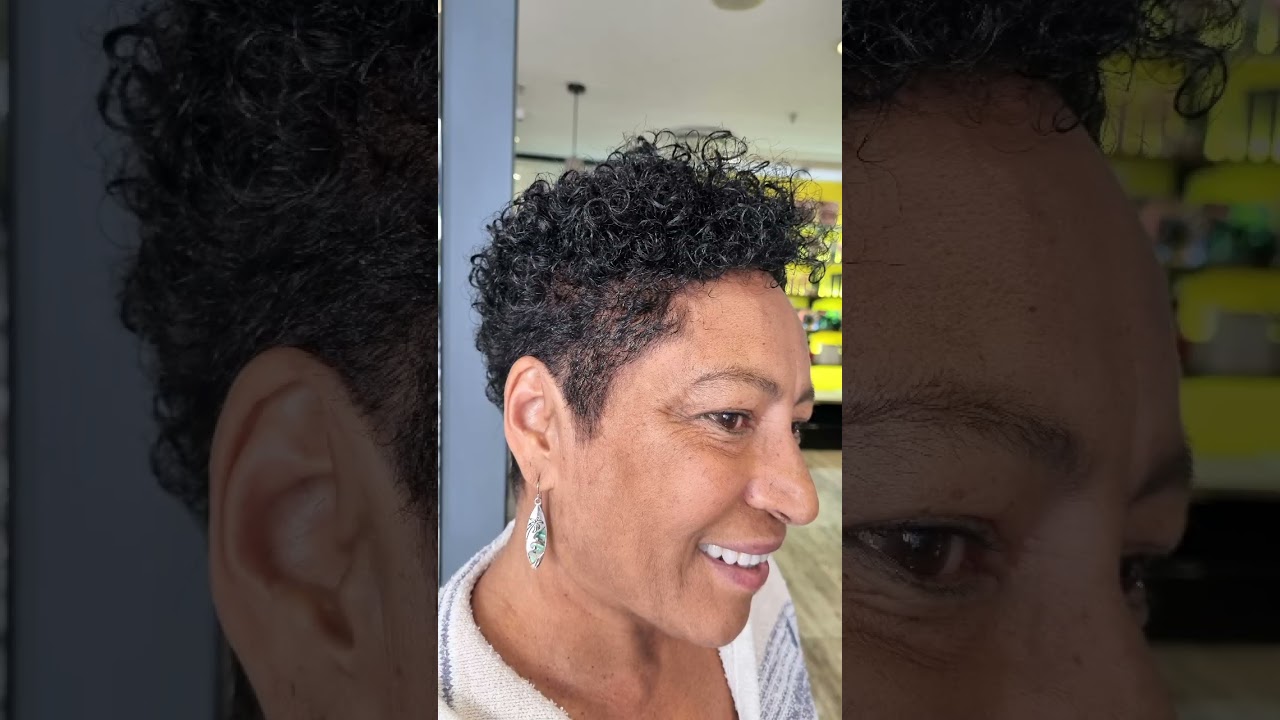 Transform your look with the help of the **ultimate** hairstylist in town! 👩‍🦰 