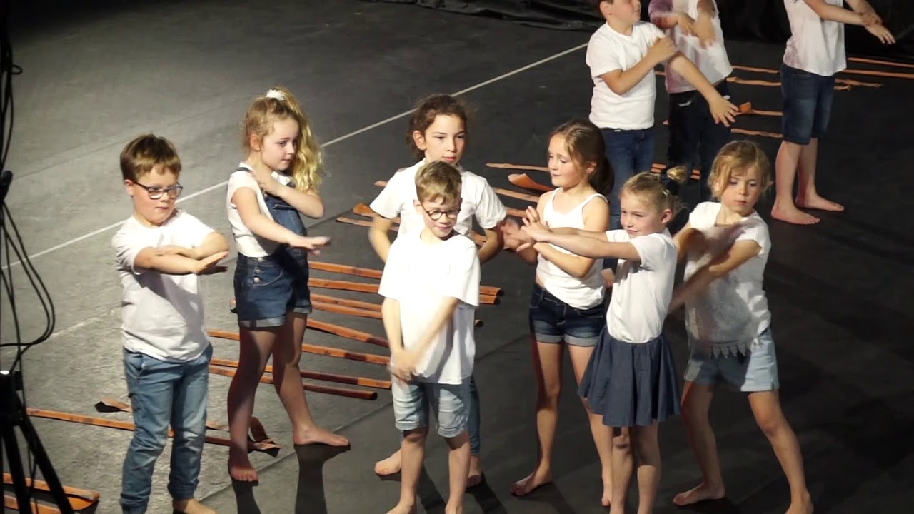 dynamoPROJECT . Geen pasjes aanleren, maar zélf beweging en dans creëren