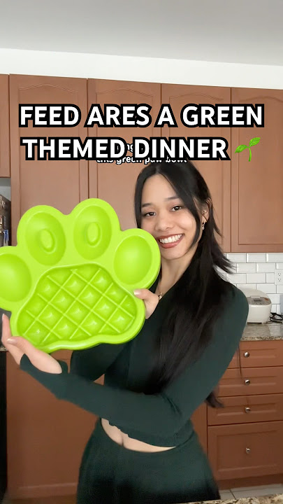 feed Ares her green themed dinner 🤭🌱 #dogshorts #doberman #dogfeeding #dogfood
