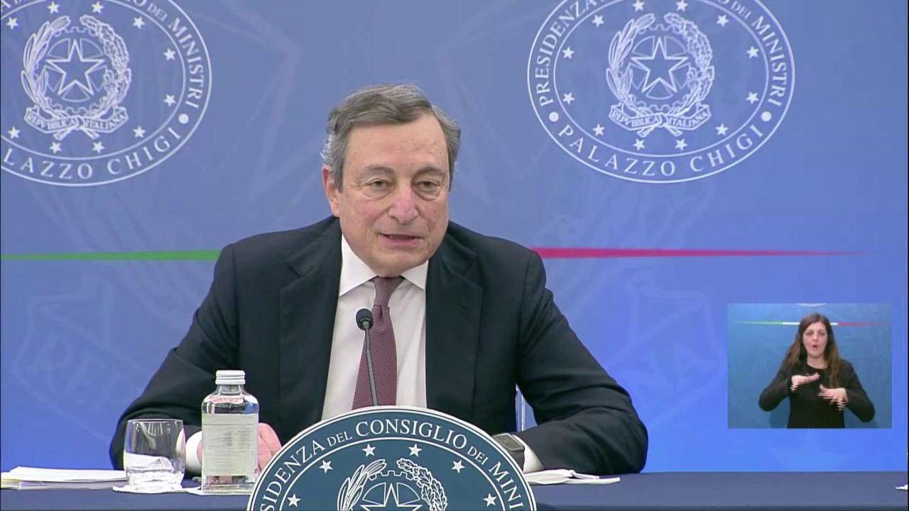 L'ennesimo invito di Draghi ai No Vax: "Vaccinatevi, i problemi sono causati da voi"
