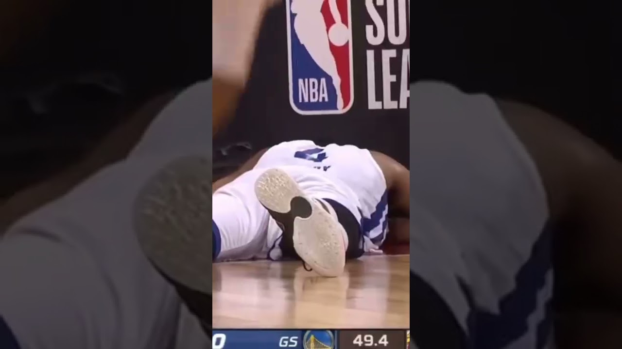 Moses Moody Takes A Hard Fall And The Crowd Goes Silent...