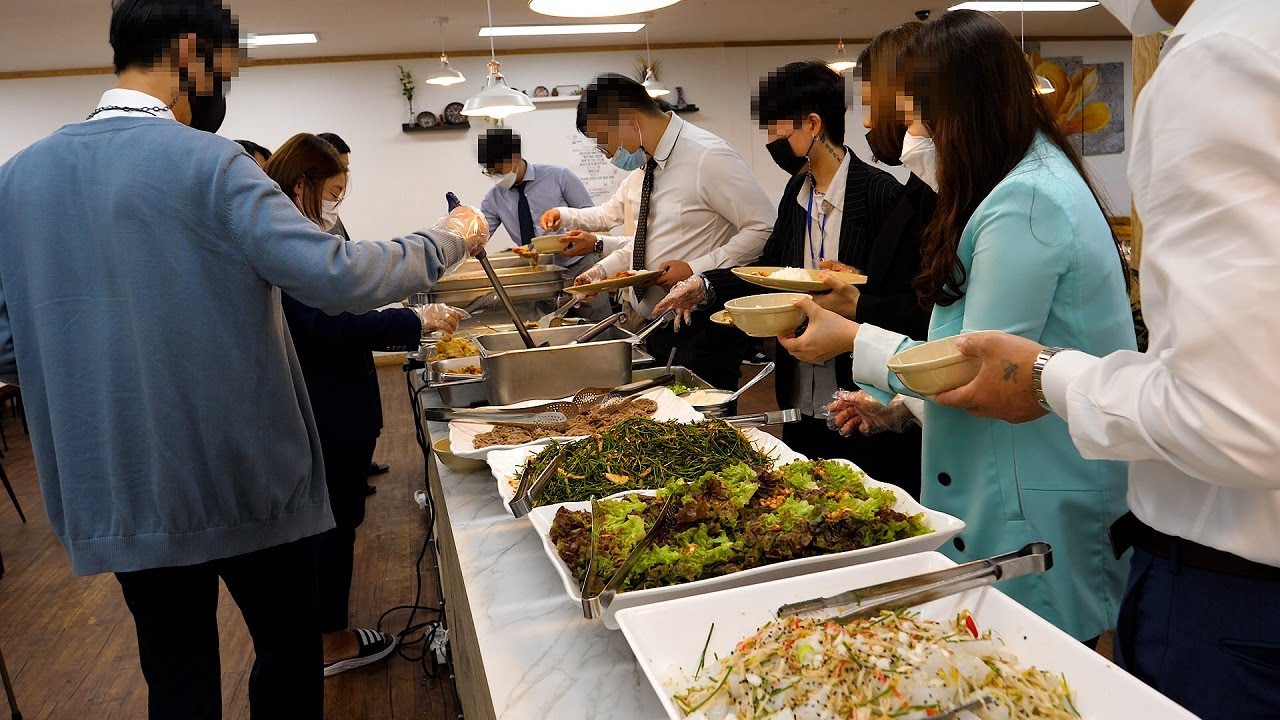 Корейский буфет с дешевым и большим количеством еды