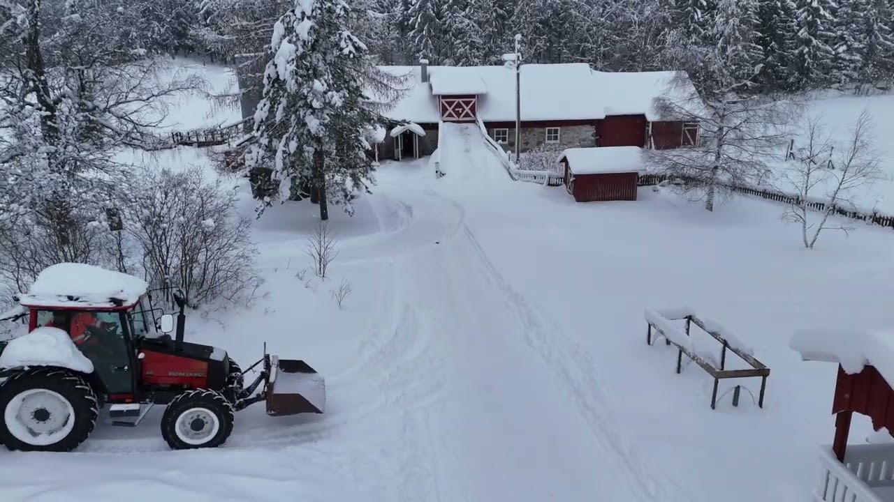 Kohta mennään oikeasti korpeen! Onneksi olette turvamiehinä :). Miten me tehtiin ennen polttopuut?