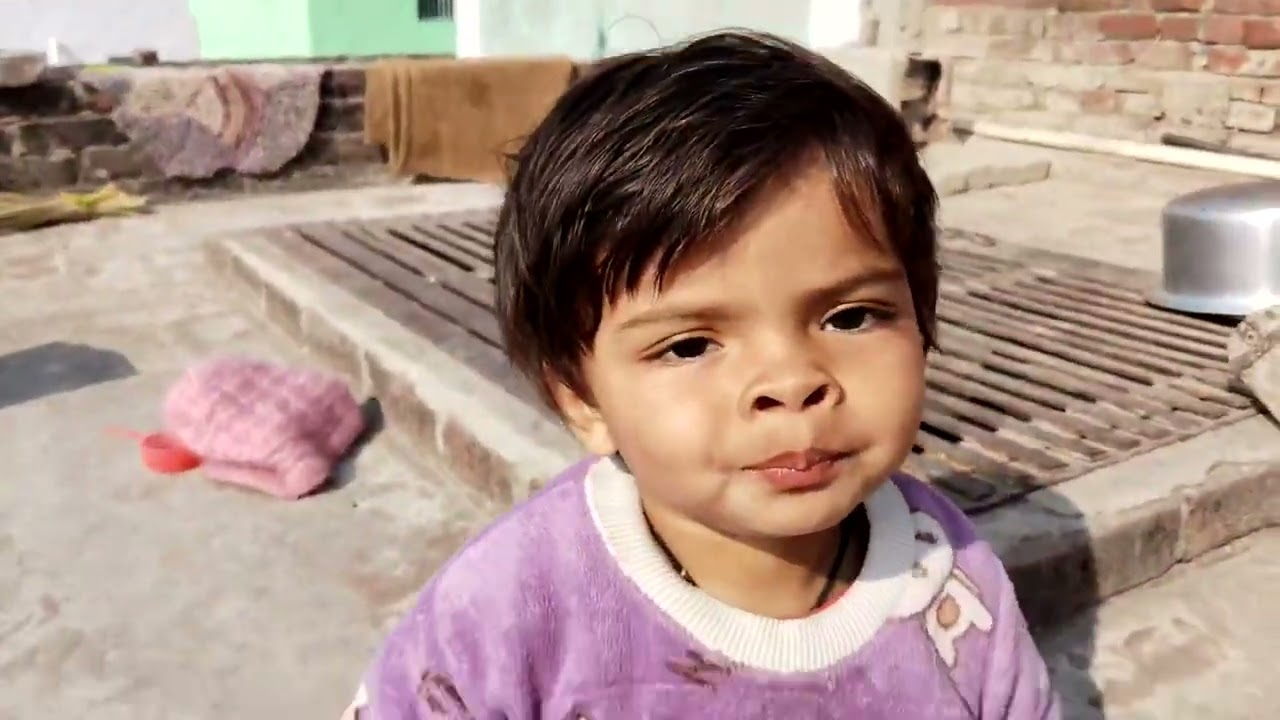 Gudiya ne 🧑 leliye apne papa 🤵 ke ear bird's 🎧