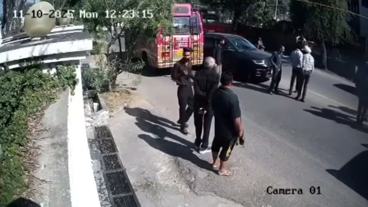 Viral Video Of JKAS BDO Nagrota Azhar Khan Assaulted 😮 By SDPO Gandhi Nagar Jammu . 