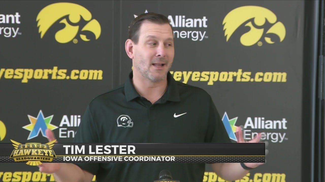 'They're more comfortable with the system': Tim Lester sees growth in Hawkeyes' passing game