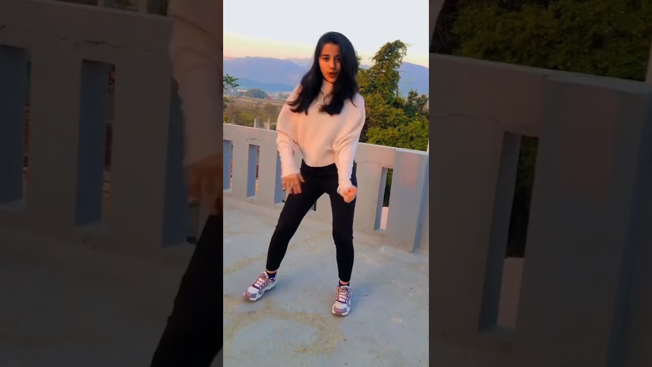 Aurra Bhatnagar Badoni s New Dance Reels . Aurra Bhatnagar Badoni s New Trending Reels . Aurra .