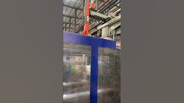 Injection robots or robotic arm for garbage can with in-mold labeling by Cycle time 26s