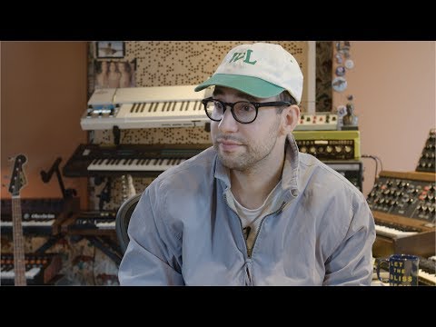 Video: Jack Antonoff Neto vrijednost: Wiki, oženjen, obitelj, vjenčanje, plaća, braća i sestre