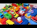 トミカ☆いろいろな可愛いミニカーをカラフルなでこぼこ道を走る♪
