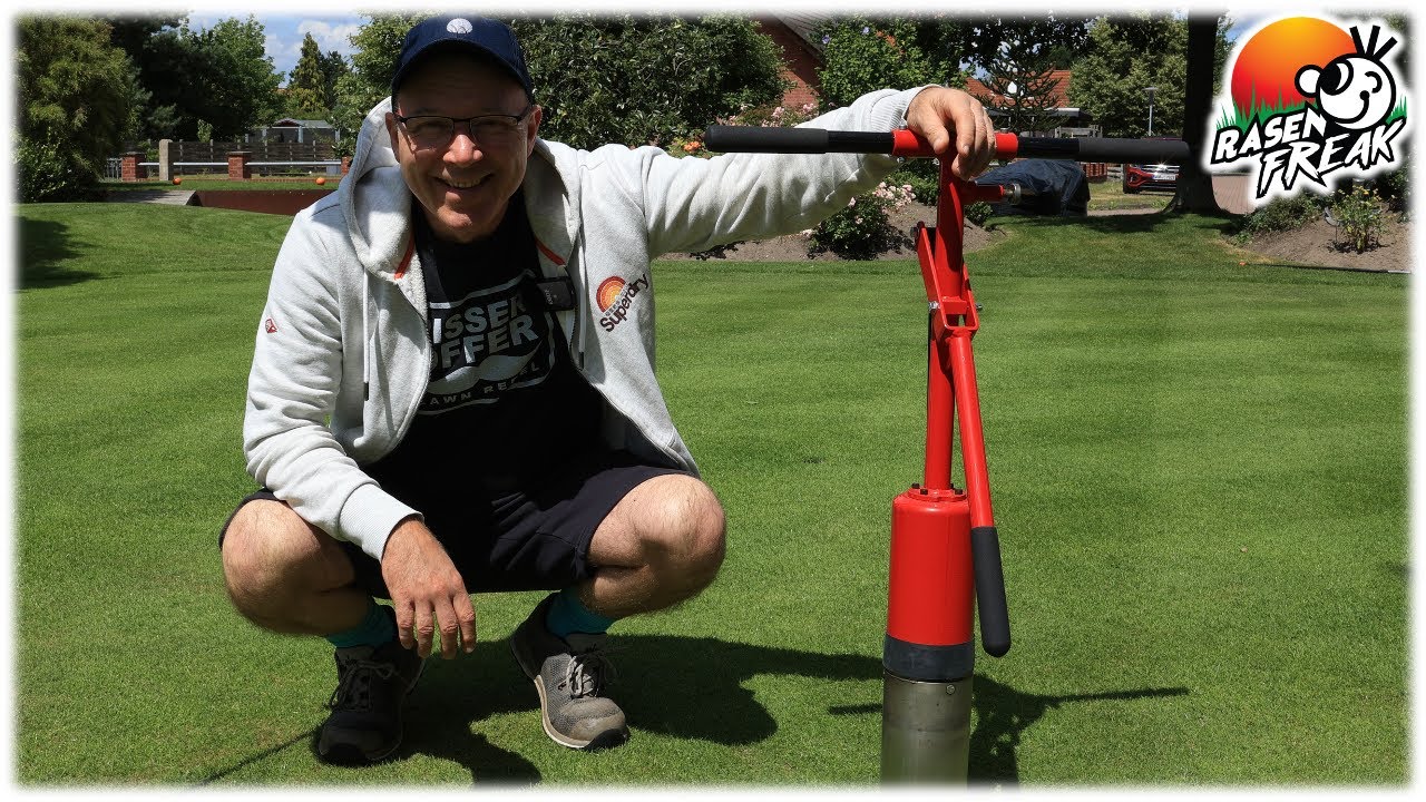 So funktioniert ein LOCHSCHNEIDER für ein Golfloch! Fahne versetzen auf dem Golfplatz. PAR AIDE HIO
