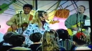Suzy Cato Sing Something Simple