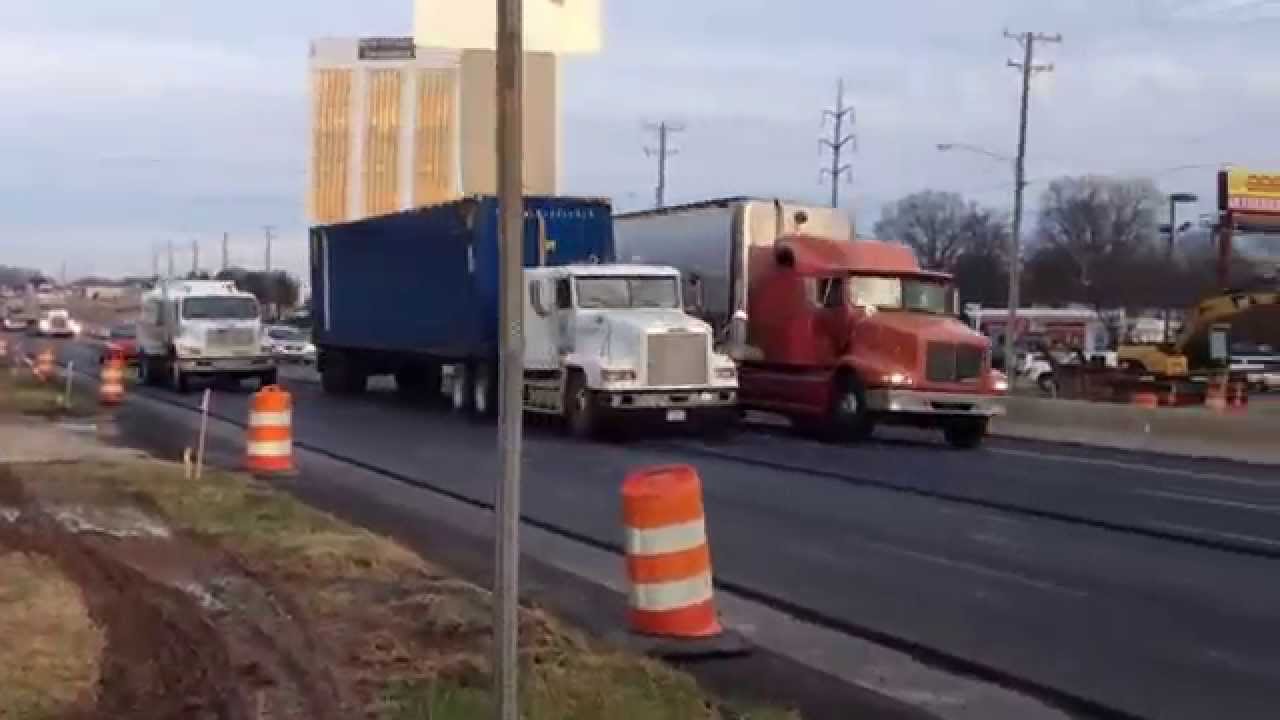 Freightliner FLD120 straight pipes and 3 Kenworth T800
