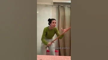 الجزائرية كي تقلها امها ديري الميناج 