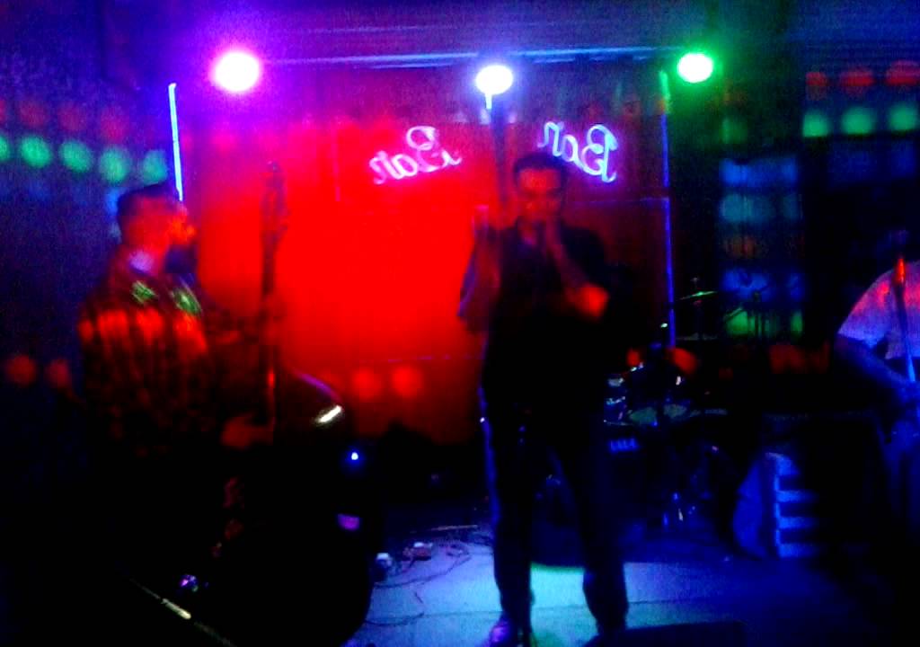 Chuy bobcat  en el cuartel