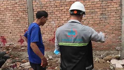 Đánh dấu định vị tim cọc để chuẩn bị công tác ép cọc nhà A.Việt Thủ Đức