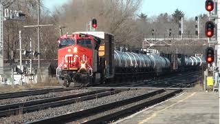 CN Train 372 Eastbound Meets CN Train 121 Westbound April 4, 2022