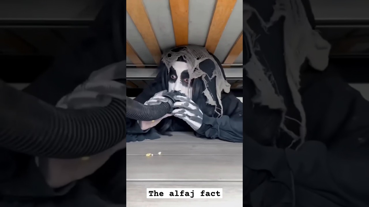 Bhoot ne kide makode kha liye 😅~ mini wood working art 