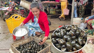 Wet market in the morning, Pregnant mom buy snail and cook with bamboo shoot