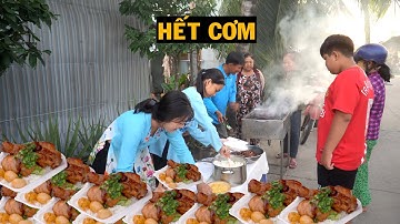 Sáng Sớm vừa Dọn Ra Thì Bà Con Xếp Hàng Mua Cơm Gà Nướng Rất Đông - Mua 1 Tặng 1 Nước Mía