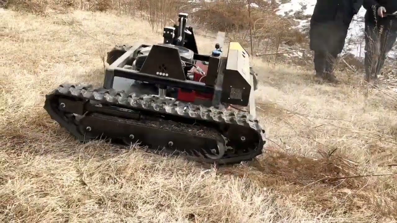 Remote control tank crawler mower can mow grass through complex terrain. 