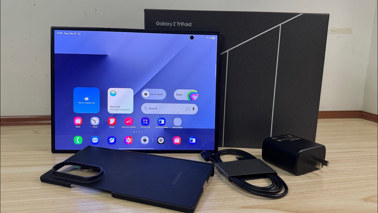 Быстрая распаковка и первый обзор Samsung Galaxy Z TriFold. 