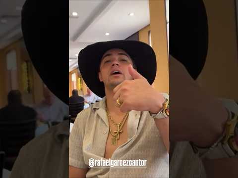 Tirullipa conseguindo um alô pros amigos