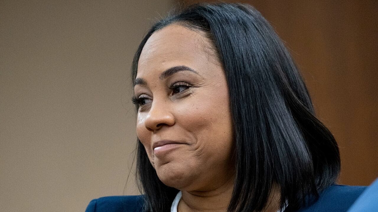 Fulton County DA Fani Willis wins reelection - YouTube