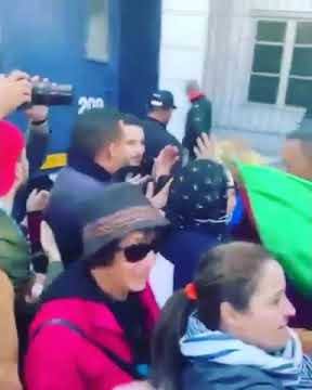 بكاء الشرطي الجزائري ✌🏻✌🏻 تحية لخوتنا الجزائريين