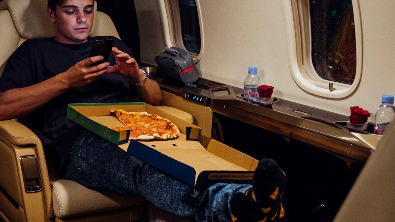 ยรผผฟ Update New Martin Garrix - Pizza (Official Video)