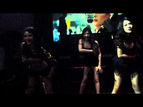 20110611歡歡.愛希.睿咩,亞亞,陳以庭聯合代言AXE活動開場舞