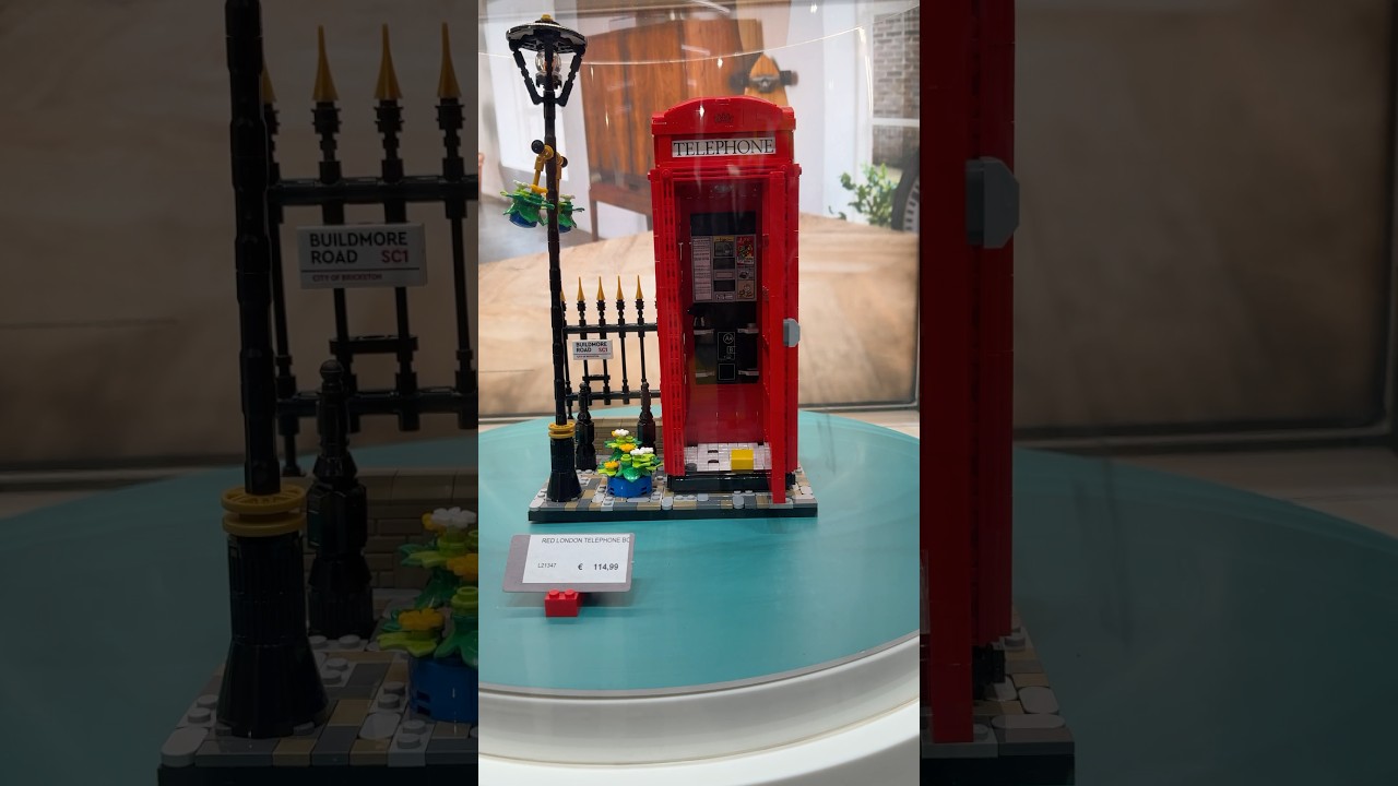 Lego red London telephone box 