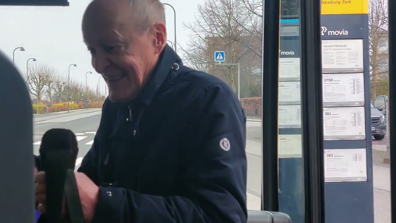 381 hele turen fra Rungsted kyst til Allerød med bus 6417 en Mercedes (like gerne)