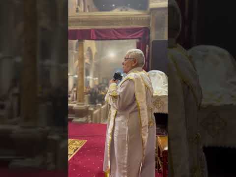 مرد رفع الحمل للقرابين في القداس الاستاذ فاروف