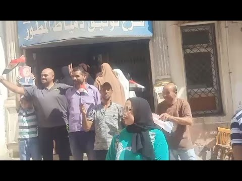 ازدحام أبناء دمياط أمام مكاتب الشهر العقاري لتحرير توكيلات تأييد للرئيس السيسي