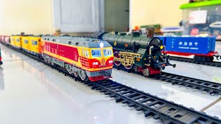 Find & Assemble Blue & Red Dongfeng Train Toys   Green Classic Steam Train | So Much Fun!