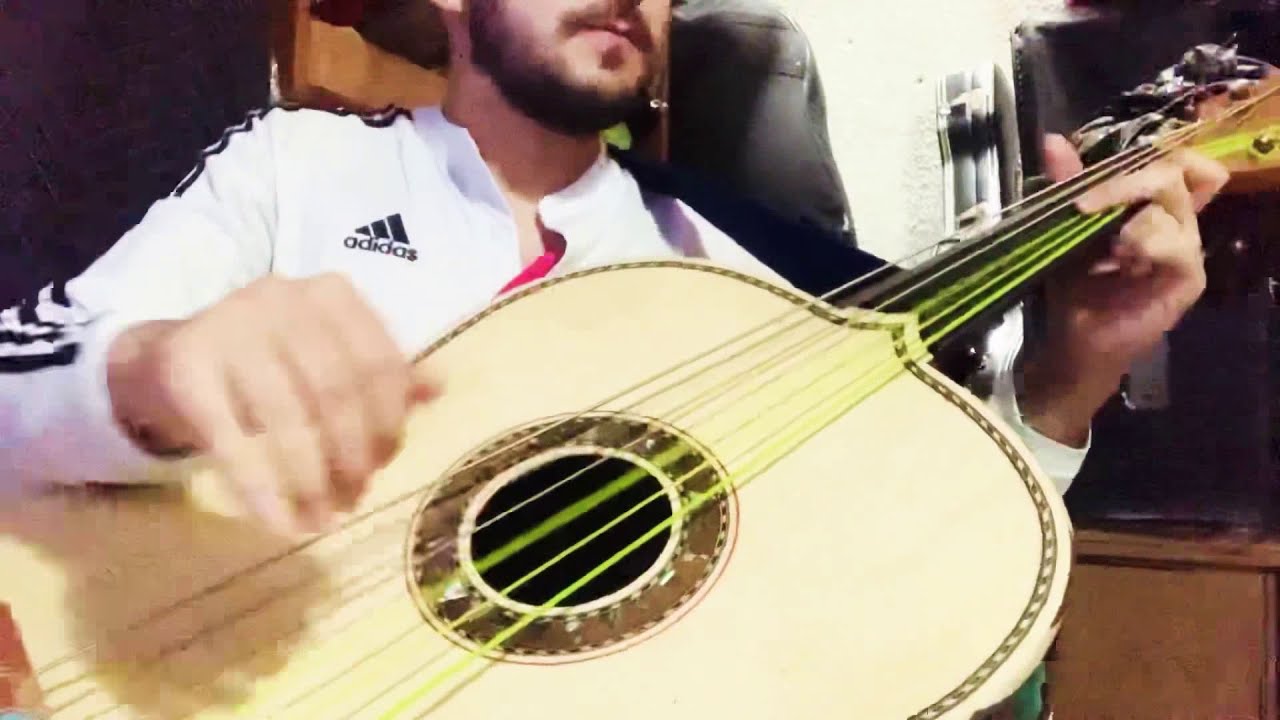 El caporal Guitarrón Mariachi Nuevo Tecalitlan